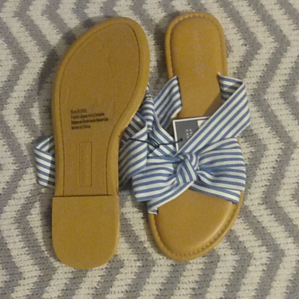 Sandals - Picture 2 of 3